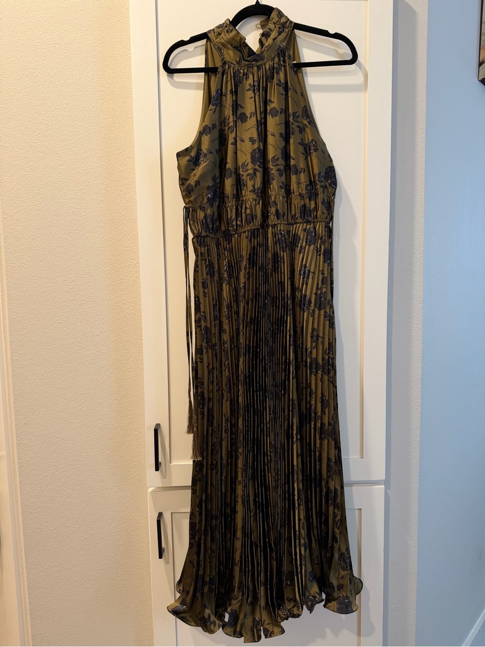 Taylor Olive Green Halter Floral Pleated Maxi Dress